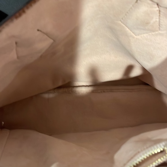 Excellent condition,presten interior is spotless , no cracks on handles.. - Picture 5 of 9